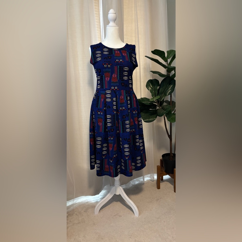 Sleeveless Amelia by LuLaRoe. XL with pockets!
